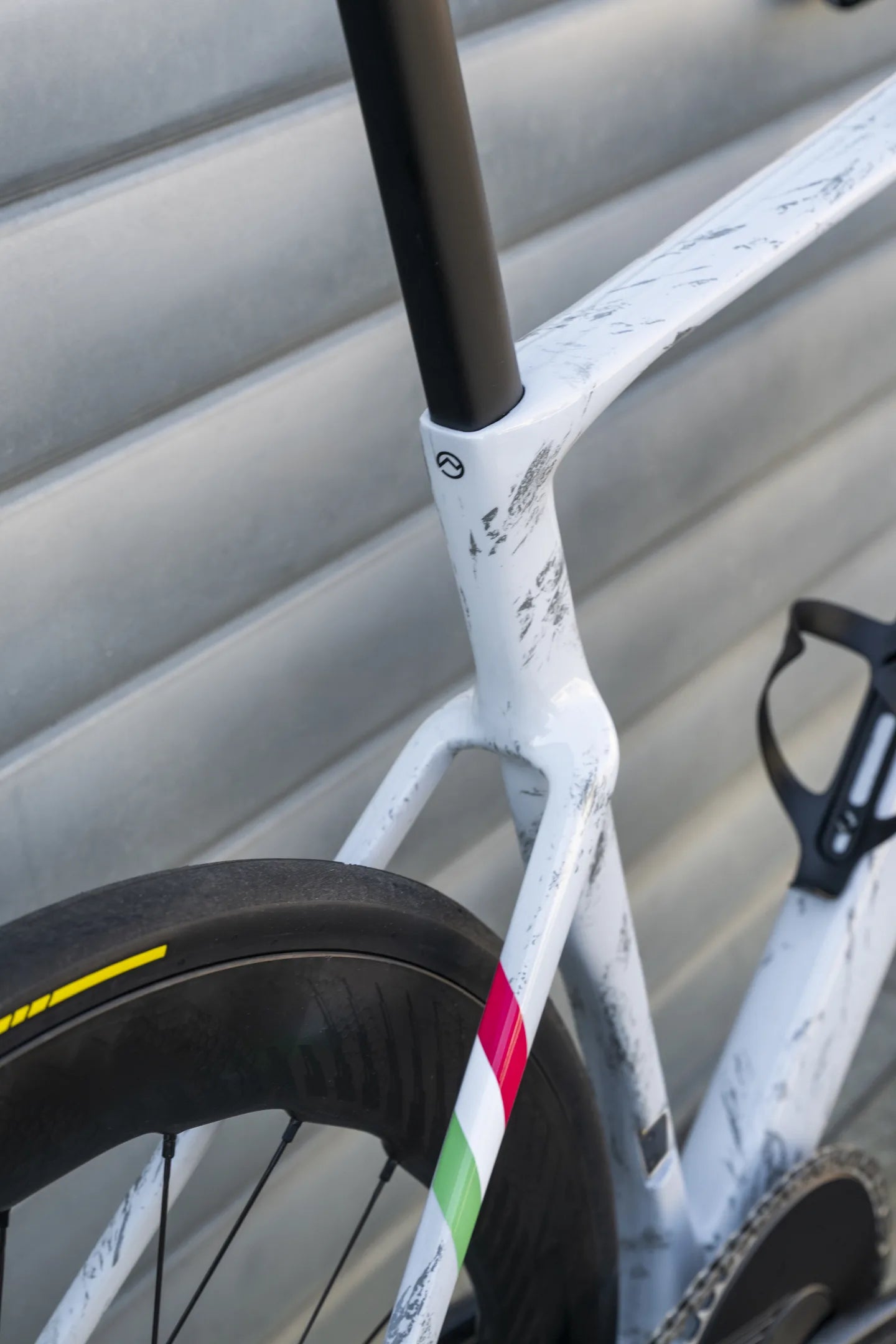 Officine Mattio Vento RT Italian carbon aero road bike — official gallery view