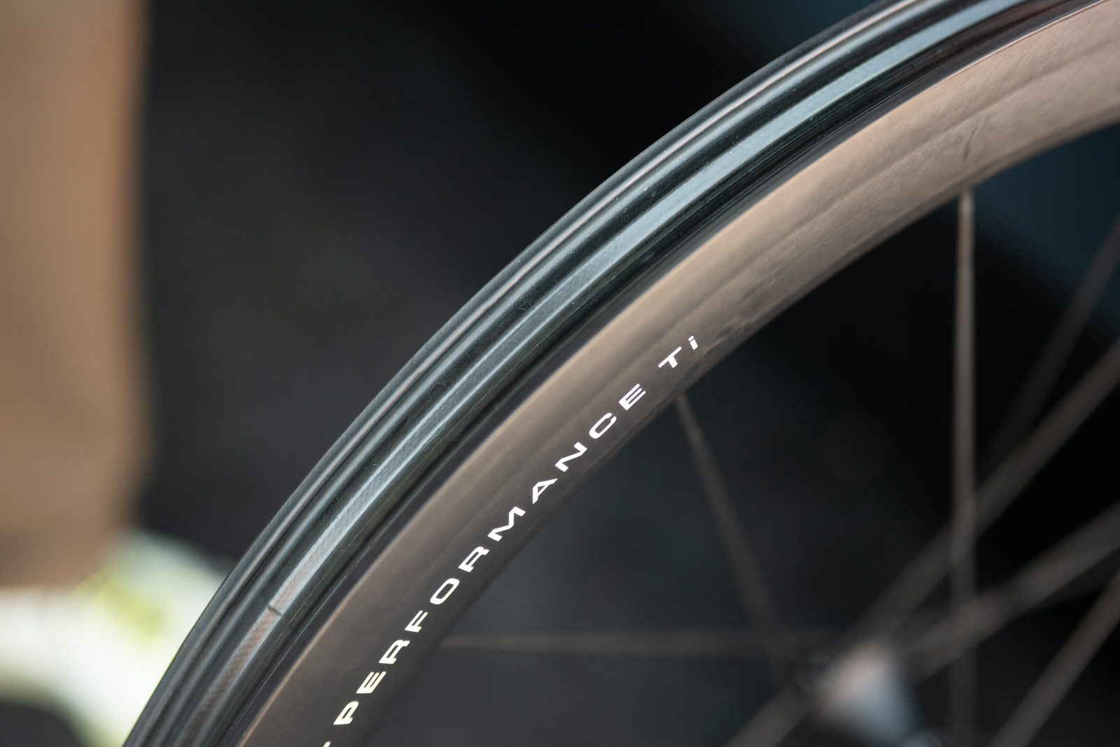 Partington R-Series Performance Ti hooked carbon rim profile detail