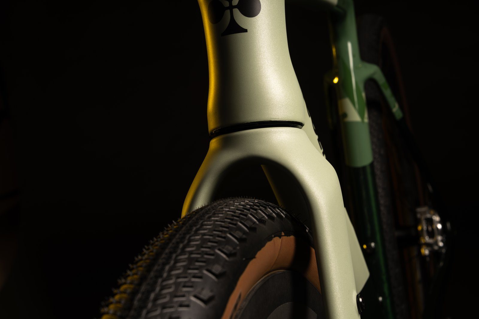 Colnago G5-X carbon fork and gravel tire clearance detail