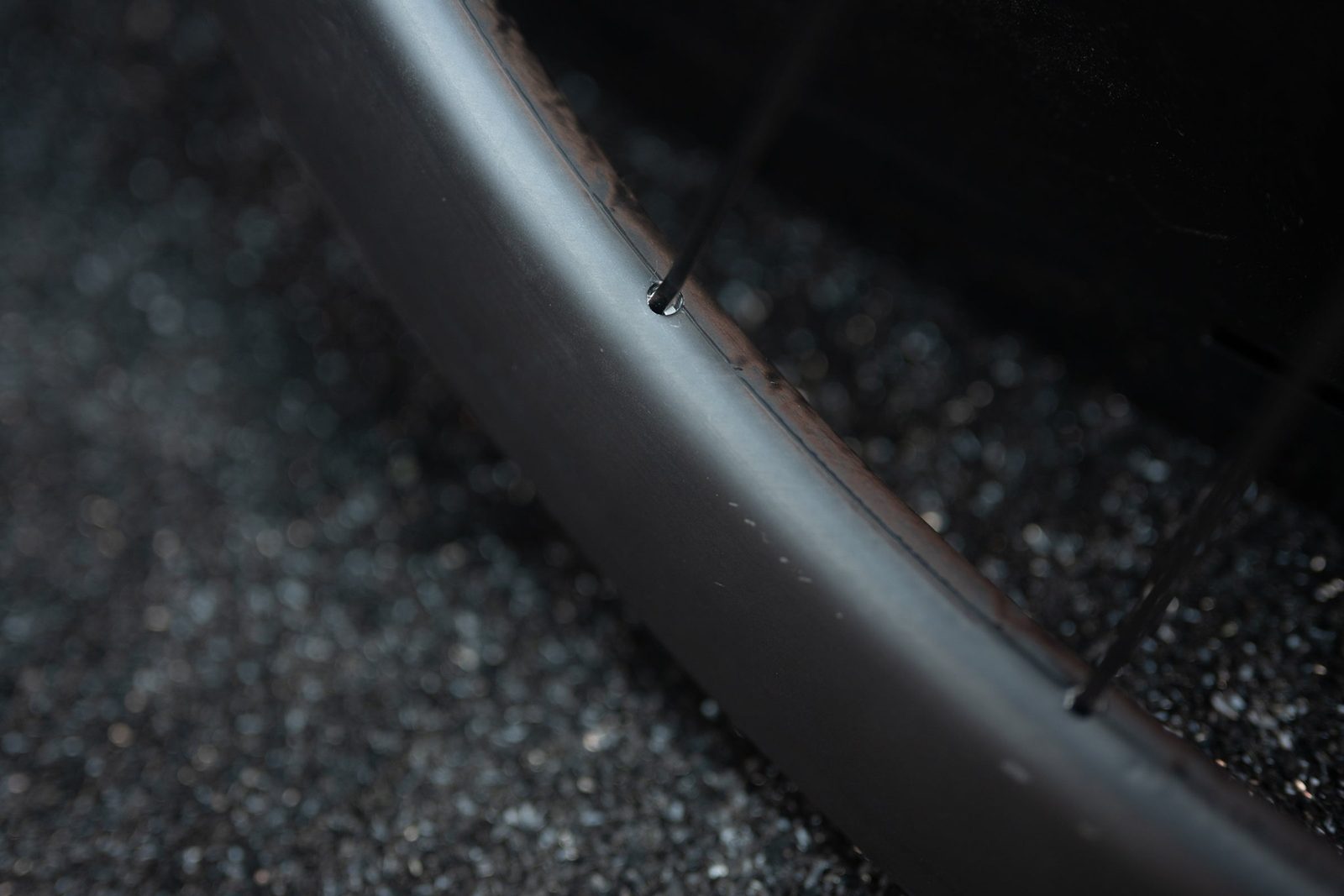 Partington R-Series Performance Ti sealed carbon rim bed and hooked bead detail