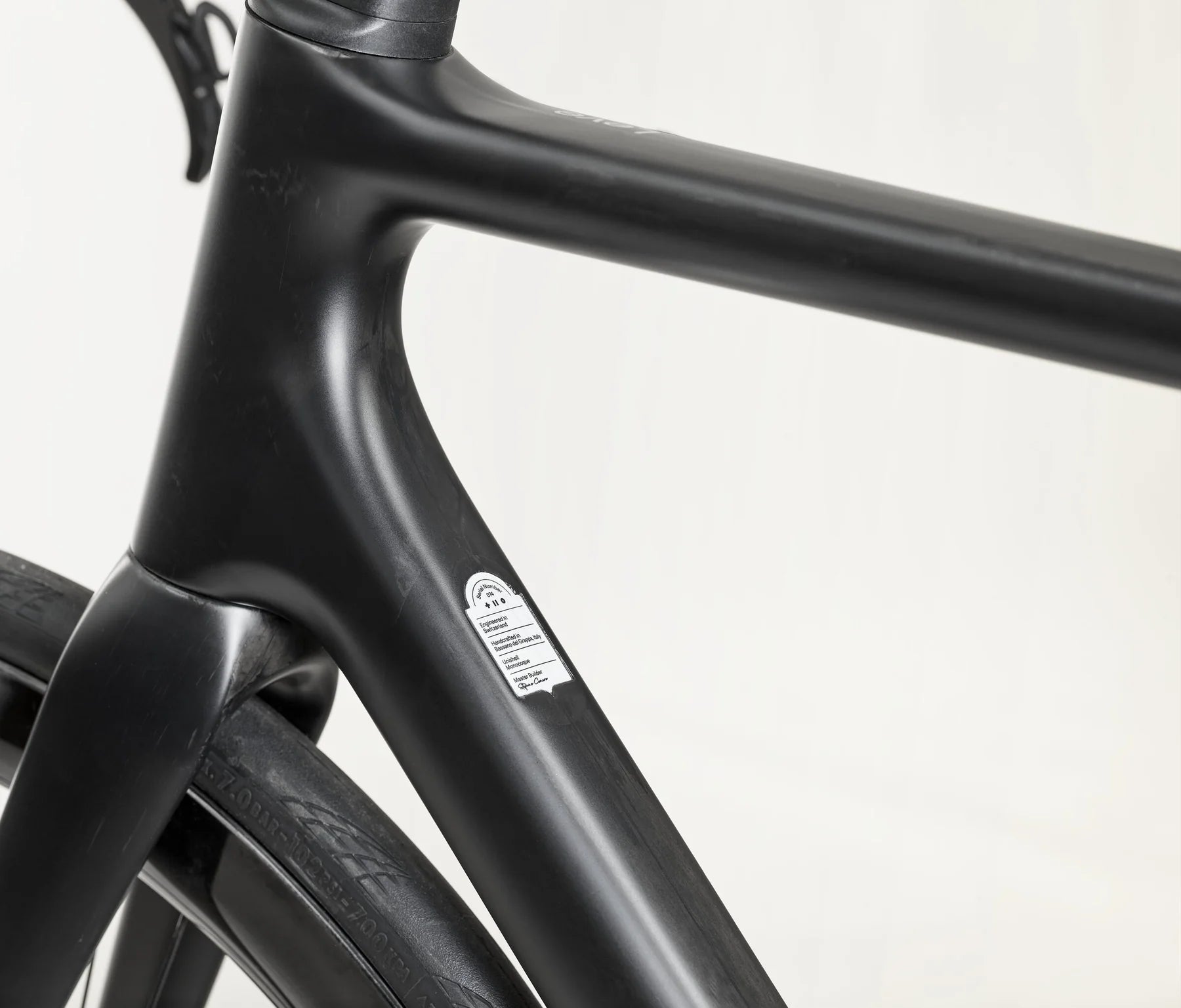SWI Aequus Leve head tube and fork crown showing unidirectional TPT carbon in Raw Matte