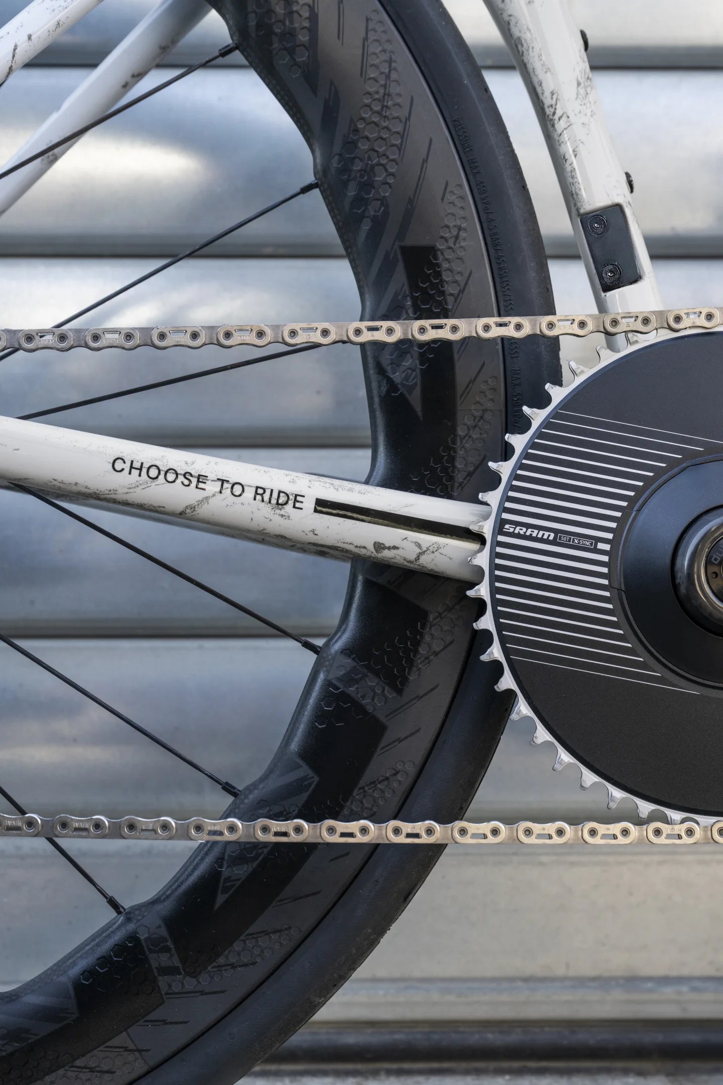Officine Mattio Vento RT integrated cockpit and carbon frame — official gallery view